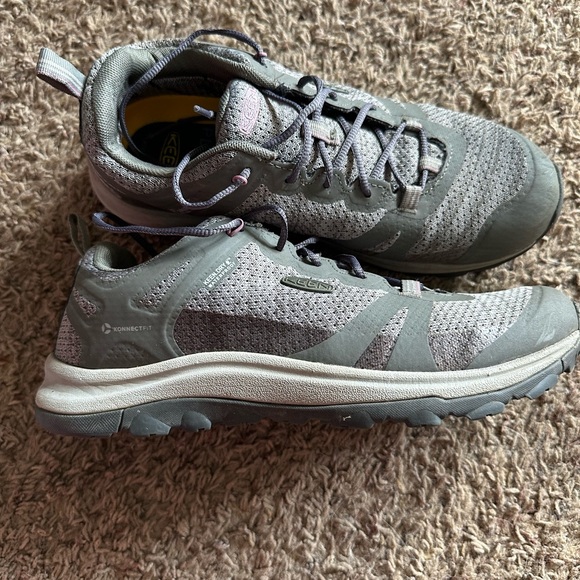 Keen Women's Gray Sneakers - Picture 1 of 6